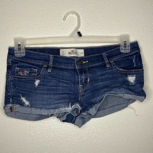 Hollister Shorty Shorts! || SIZE 5 (27) || Dark Blue, Distressed Denim